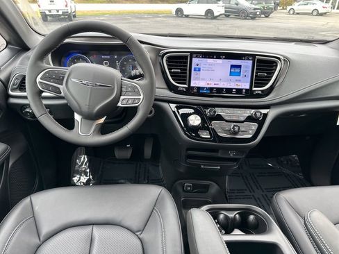New 2026 Chrysler Pacifica Select image 24