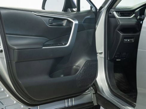 Used 2025 Toyota RAV4 LE image 31