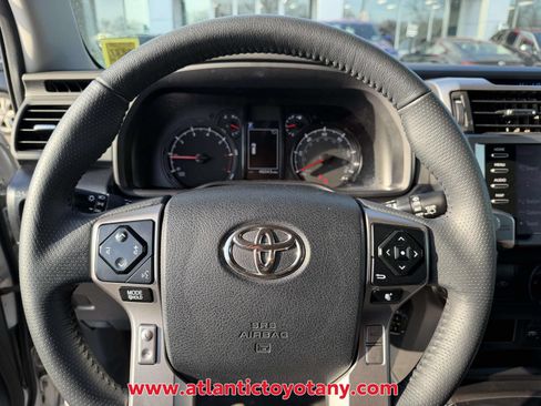 Used 2024 Toyota 4Runner SR5 AWD/4WD image 33