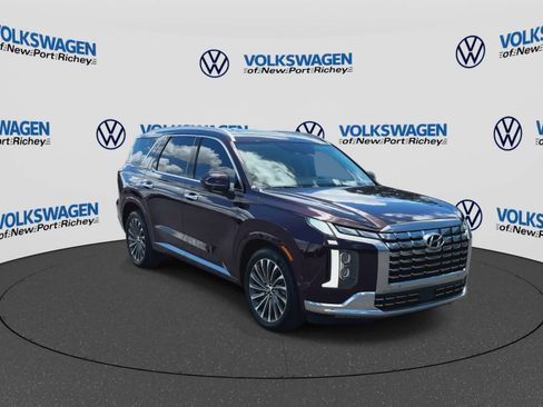 Used 2023 Hyundai Palisade Calligraphy FWD image 2