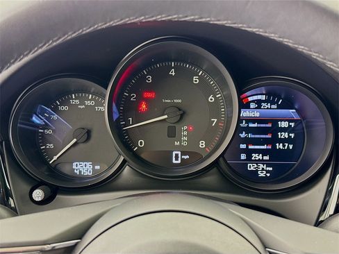 Used 2025 Porsche Macan image 17