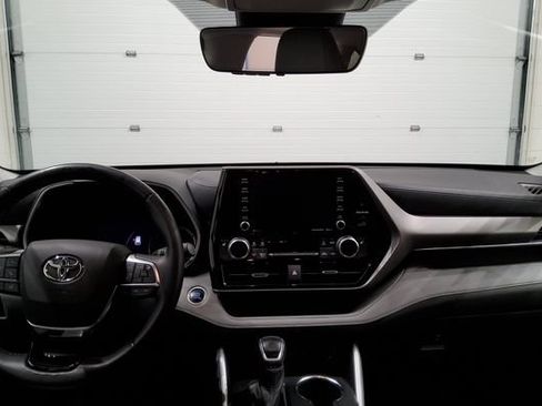 Used 2020 Toyota Highlander XLE AWD/4WD image 14