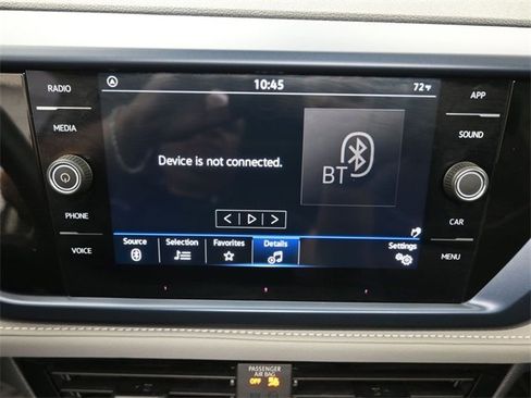 Used 2024 Volkswagen Taos SE image 3