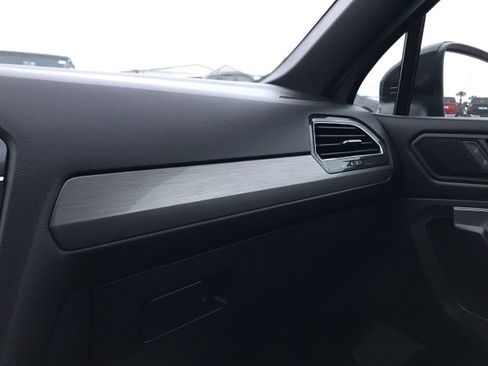 Used 2021 Volkswagen Tiguan SE R-Line image 31