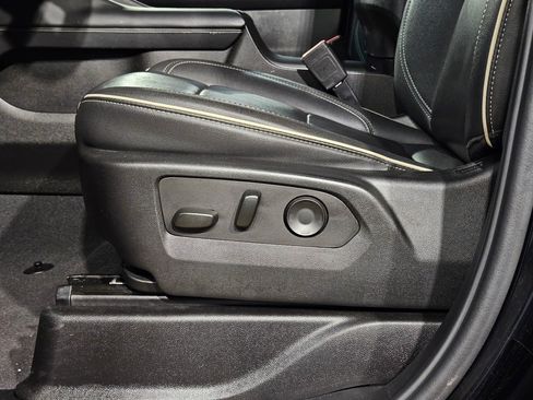 Used 2024 Chevrolet Tahoe Premier image 24