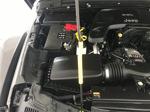 Used 2021 Jeep Gladiator Rubicon image 38