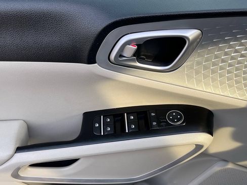 Used 2020 Kia Soul LX FWD image 22