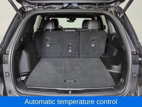 Used 2023 Jeep Grand Cherokee Altitude image 11