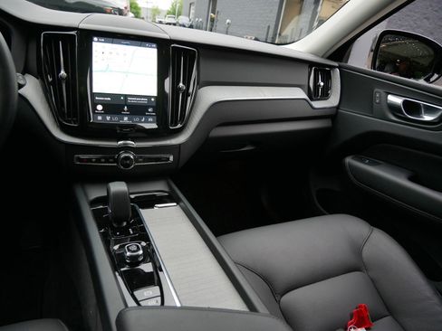 Certified 2025 Volvo XC60 B5 Plus AWD/4WD image 14