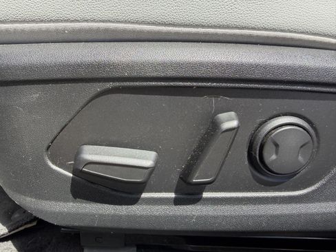 Used 2023 Hyundai Elantra Limited FWD image 15