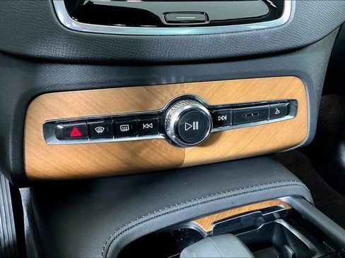 Used 2024 Volvo XC90 B5 Plus image 33