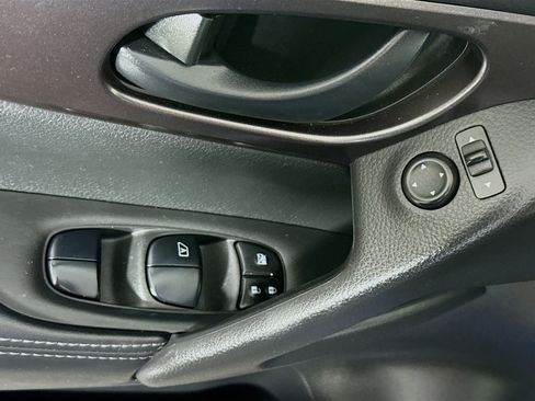 Used 2020 Nissan Rogue Sport S w/ Appearance Package FWD image 23