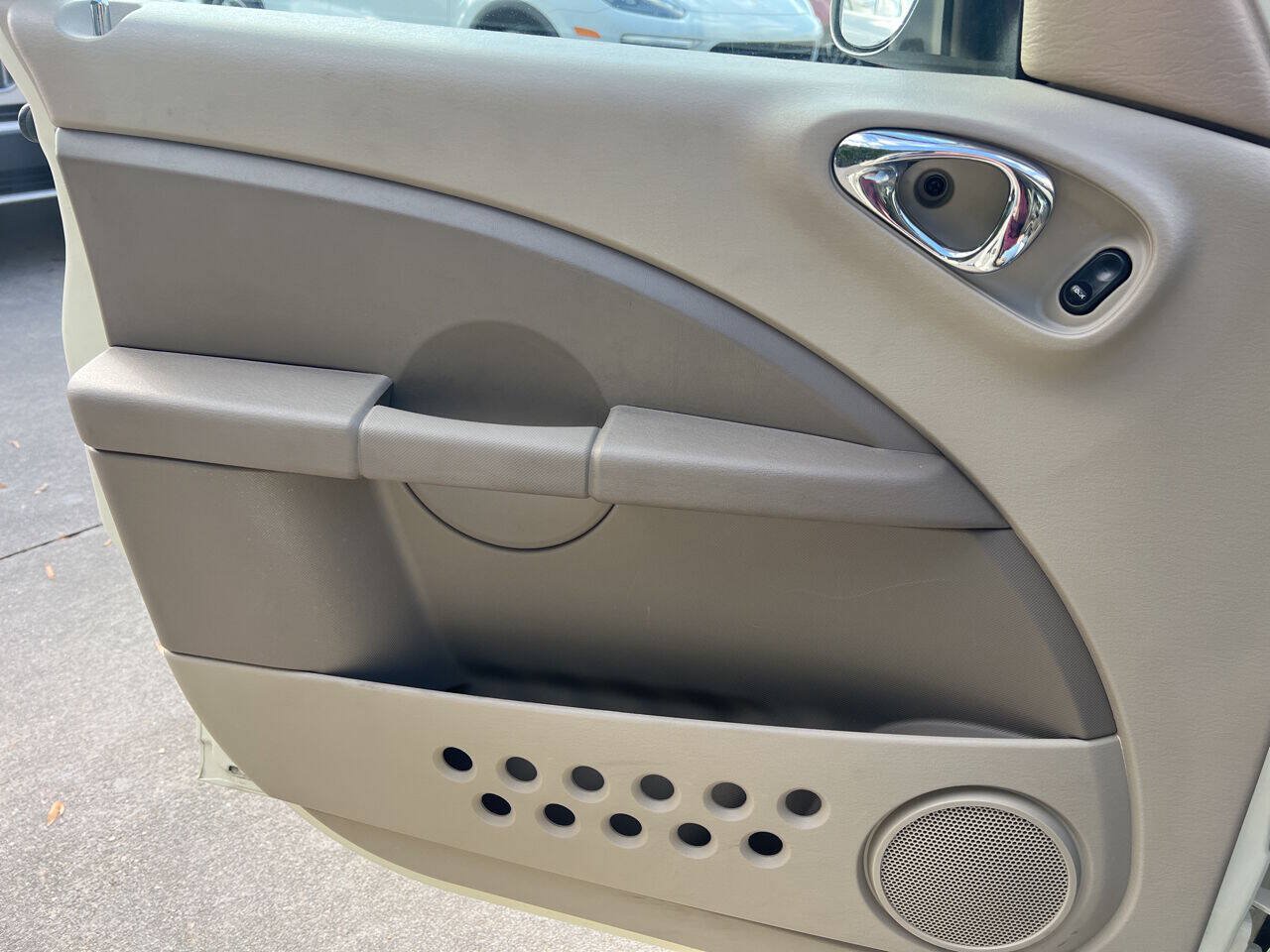 Used 2006 Chrysler PT Cruiser Limited FWD image 24
