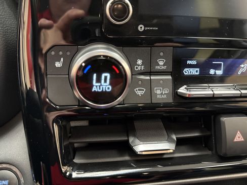 Used 2022 Toyota Highlander XLE image 52