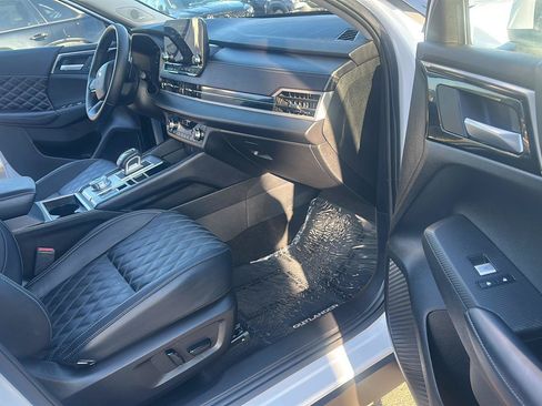 Used 2024 Mitsubishi Outlander SEL AWD/4WD image 19