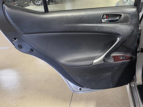 Used 2008 Lexus IS 250 w/ Premium Pkg RWD image 10