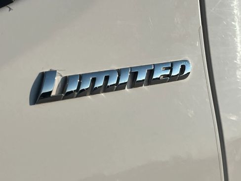 Used 2017 Toyota Tacoma Limited image 26