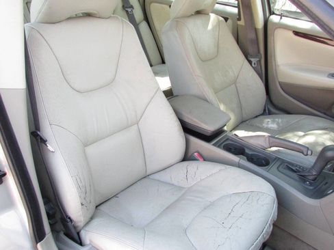 Used 2001 Volvo V70 image 23