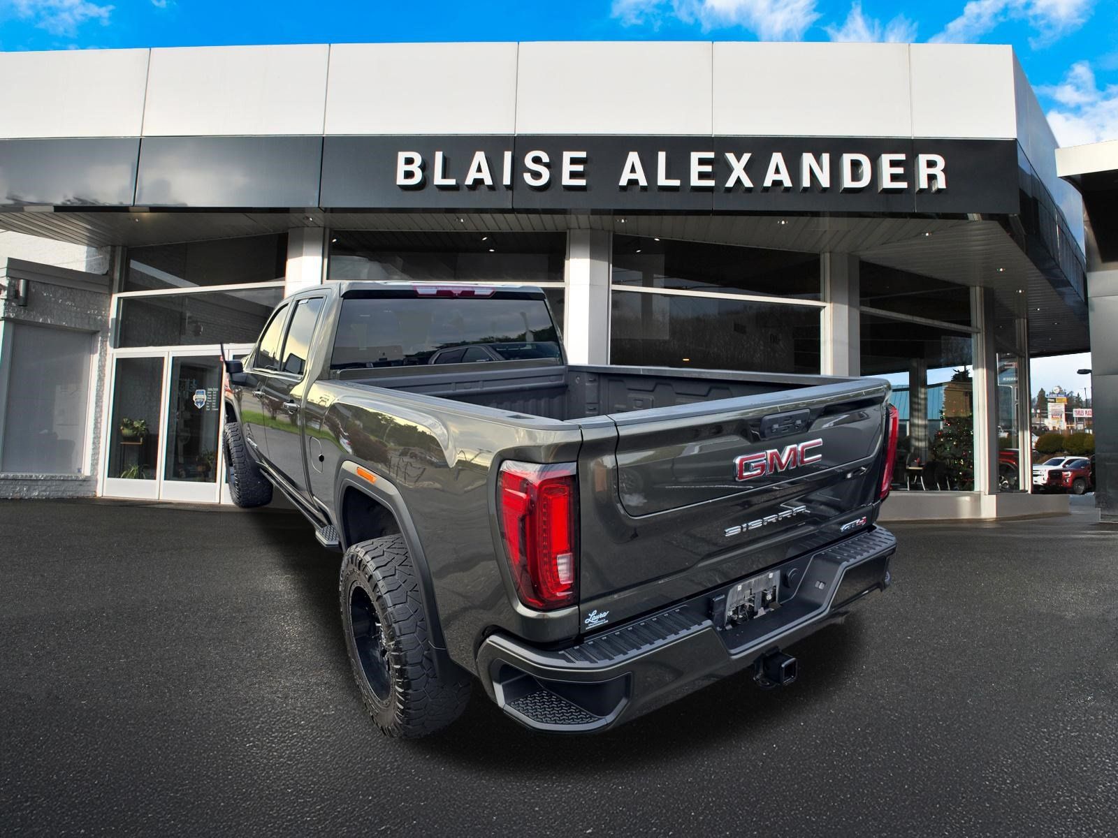 Used 2023 GMC Sierra 2500 AT4 w/ Gooseneck/5TH Wheel Package AWD/4WD image 7