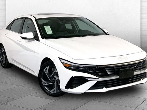 Used 2025 Hyundai Elantra Limited FWD image 1