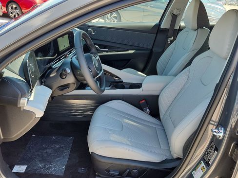 New 2025 Hyundai Elantra Limited image 9
