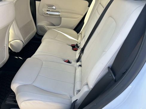 Used 2022 Mercedes-Benz GLB 250 4MATIC image 22