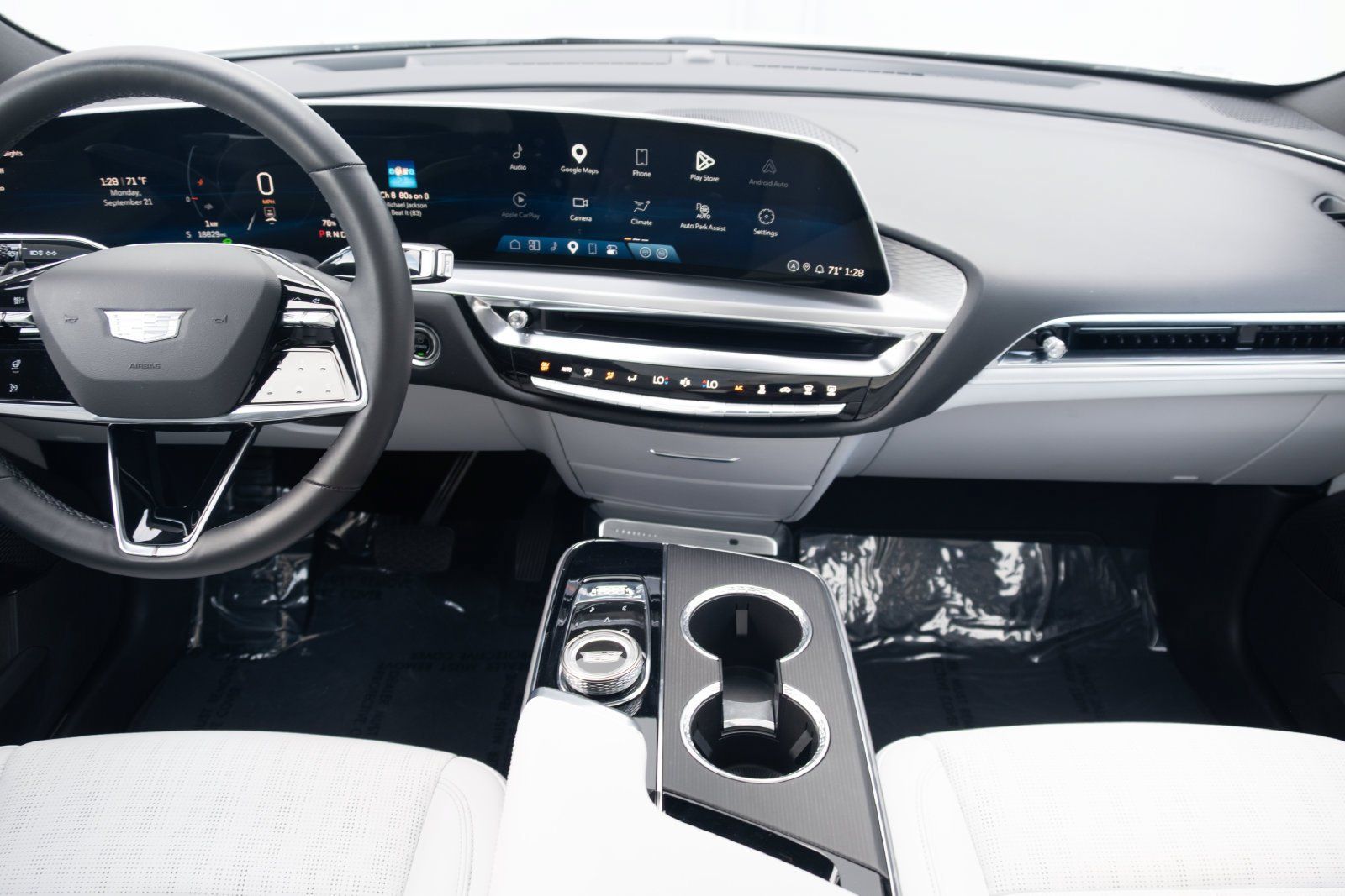Used 2024 Cadillac Lyriq Luxury AWD/4WD image 20