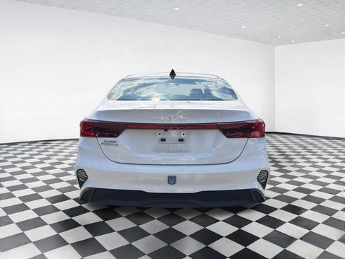 Used 2023 Kia Forte LXS w/ LXS Technology Package FWD image 5