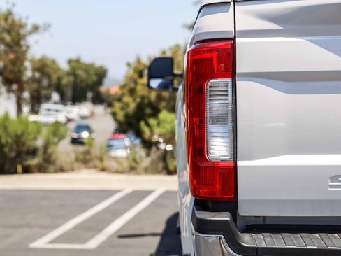 Used 2018 Ford F250 Lariat w/ Lariat Ultimate Package AWD/4WD image 7