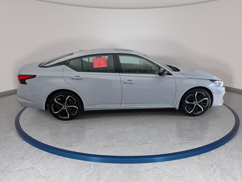 Certified 2023 Nissan Altima 2.5 SR w/ SR Premium Package FWD image 4