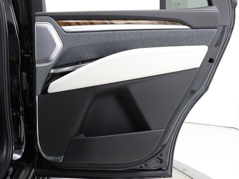 Used 2026 Cadillac Escalade Platinum Sport image 60