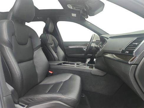 Used 2017 Volvo XC90 T6 Momentum w/ Vision Package image 27