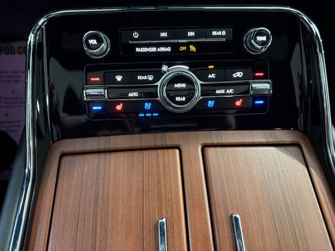 Used 2024 Lincoln Navigator Premiere AWD/4WD image 20