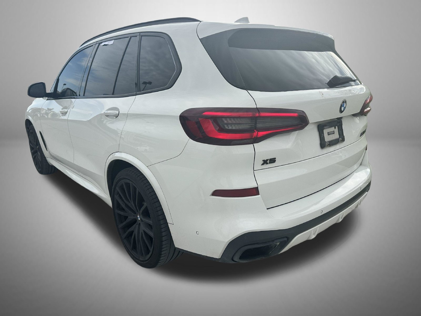 Used 2021 BMW X5 M50i w/ Executive Package AWD/4WD image 4