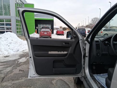 Used 2009 Ford Escape XLT image 10