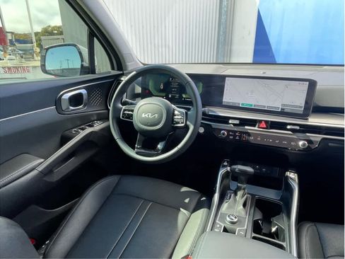 Used 2025 Kia Sorento S w/ Panoramic Sunroof Package image 4
