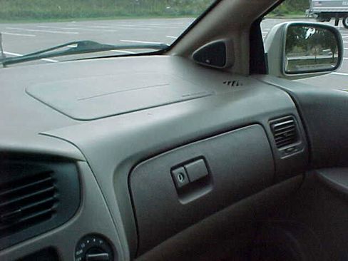 Used 2002 Toyota Sienna LE w/ Symphony Pkg image 17