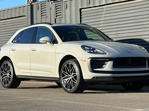 Used 2025 Porsche Macan image 10