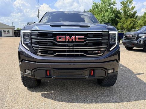 Used 2024 GMC Sierra 1500 AT4 w/ Technology Package AWD/4WD image 9
