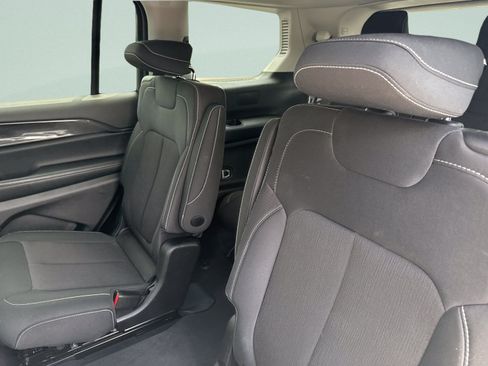 Used 2023 Jeep Grand Cherokee L Laredo AWD/4WD image 25