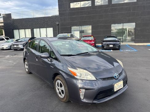 Used 2015 Toyota Prius Three FWD image 2