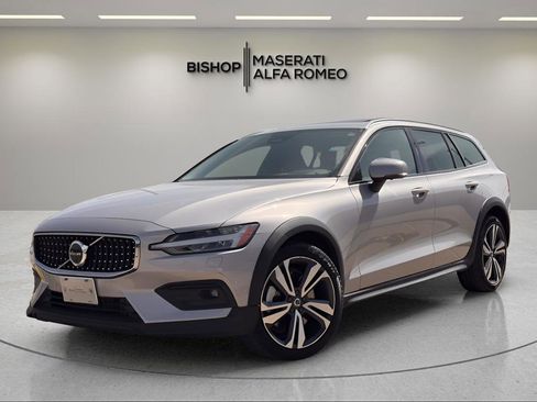 Used 2025 Volvo V60 B5 Cross Country Plus AWD/4WD image 9
