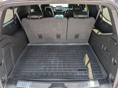 Used 2022 Chevrolet Suburban Premier w/ Premium Package RWD image 16