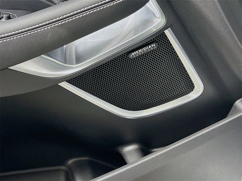 Certified 2024 Jaguar E-PACE R-Dynamic SE image 19