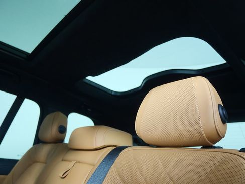 Used 2025 BMW X7 xDrive40i w/ M Sport Package image 17