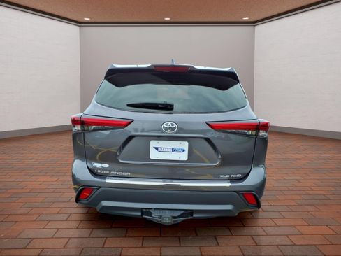 Used 2022 Toyota Highlander XLE AWD/4WD image 7