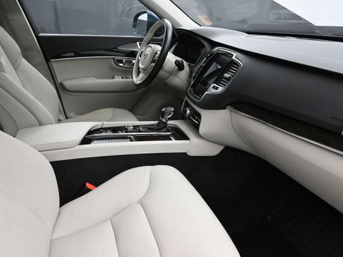 Used 2018 Volvo XC90 T6 Momentum w/ Convenience Package image 25