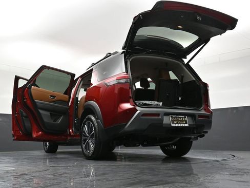New 2026 Nissan Pathfinder Platinum AWD/4WD image 39