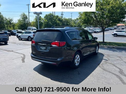 Used 2017 Chrysler Pacifica Touring-L Plus FWD image 5