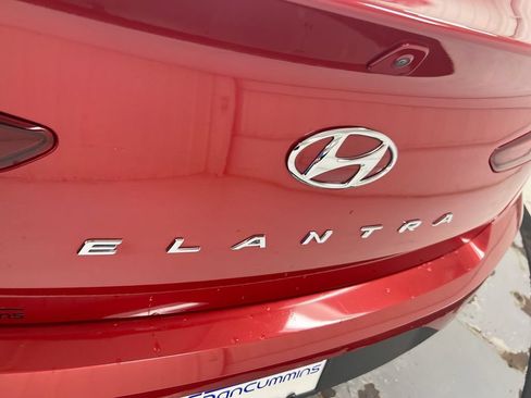 Used 2019 Hyundai Elantra SE FWD image 24